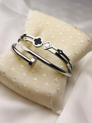 PACK OF 2 LUXE SILVER CLOVER D-NAIL